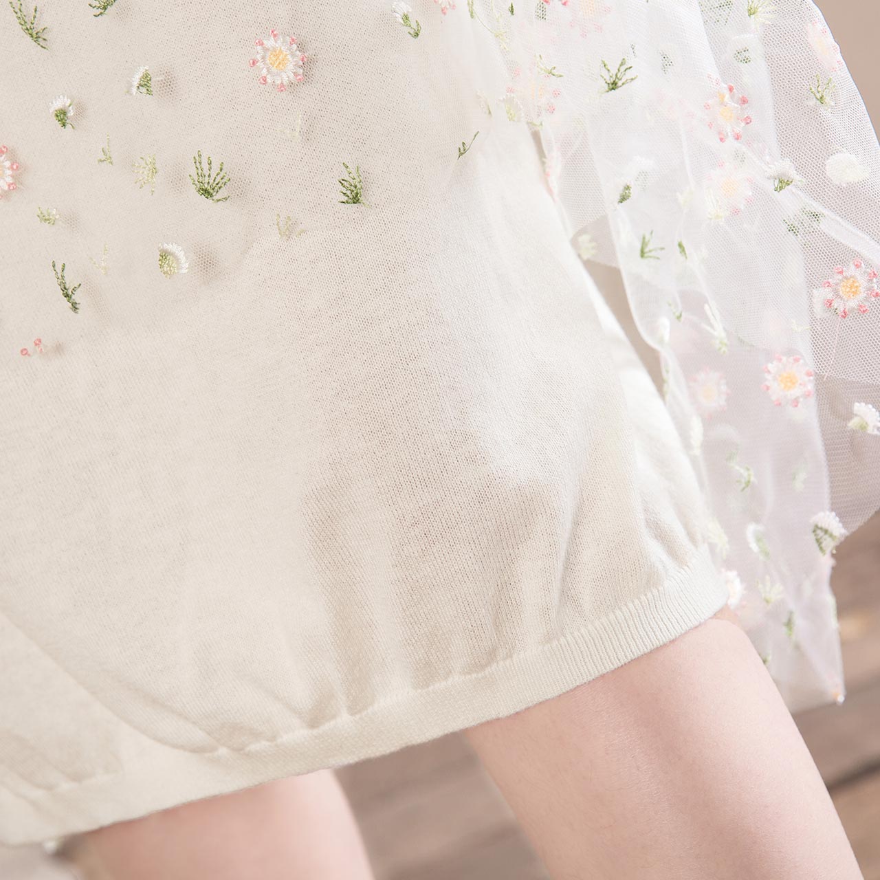 烟花烫秋季新款女装弹力针织网纱绣花连衣裙 女装 图3